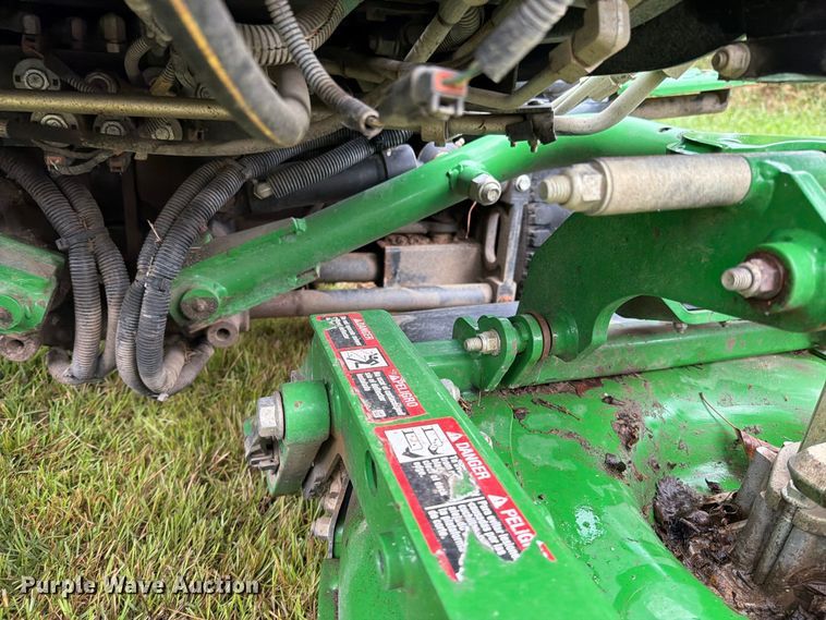 image for item EO8770 John Deere 7400A reel mower