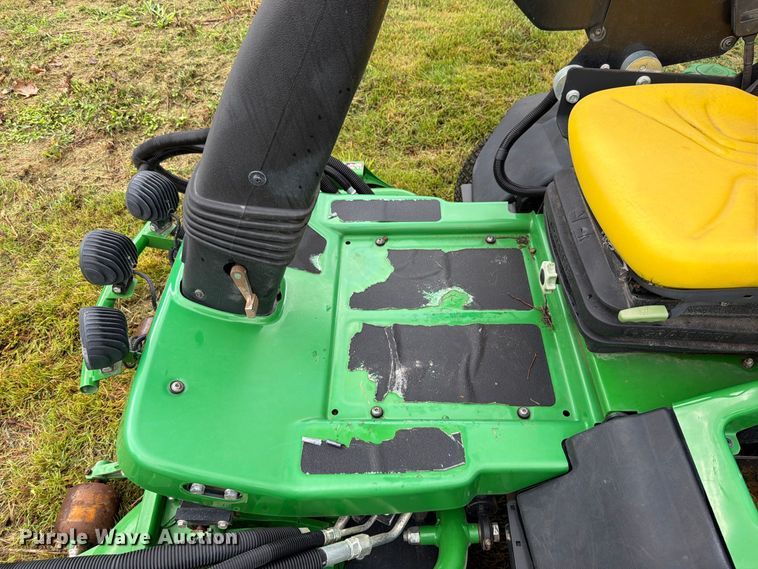 image for item EO8770 John Deere 7400A reel mower