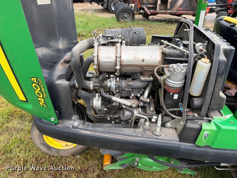image for item EO8770 John Deere 7400A reel mower