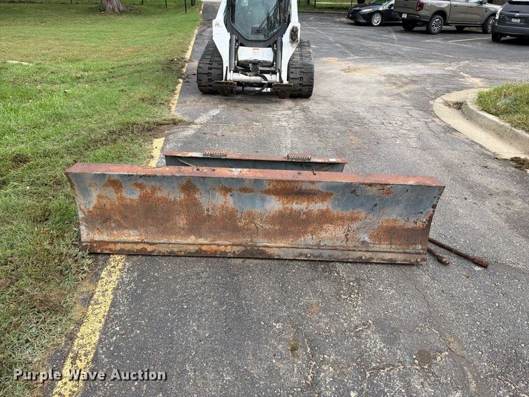 image for item EO8773 Case skid steer blade