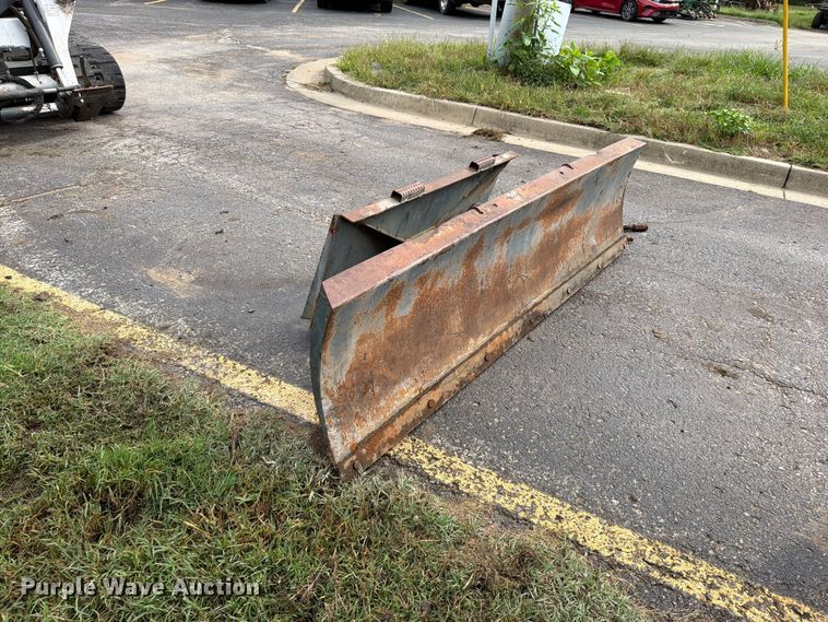 image for item EO8773 Case skid steer blade