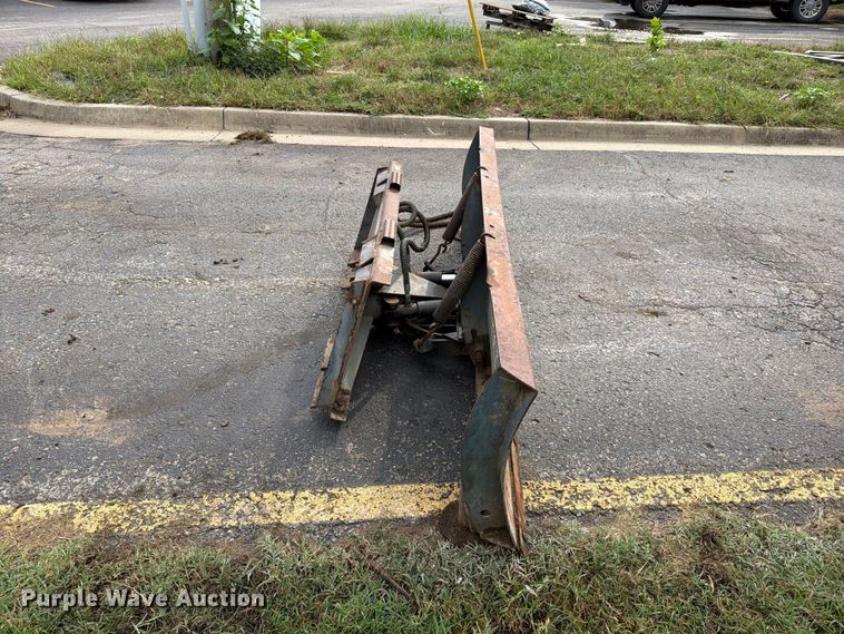 image for item EO8773 Case skid steer blade