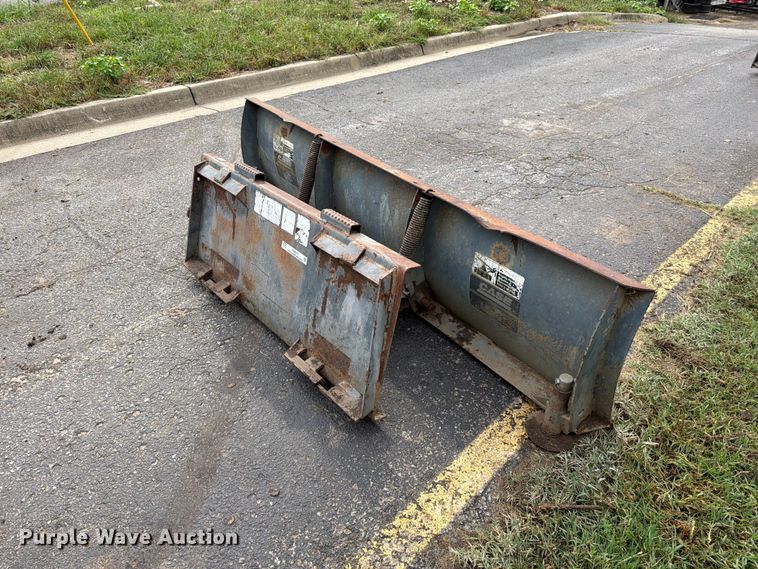 image for item EO8773 Case skid steer blade