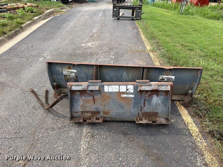image for item EO8773 Case skid steer blade