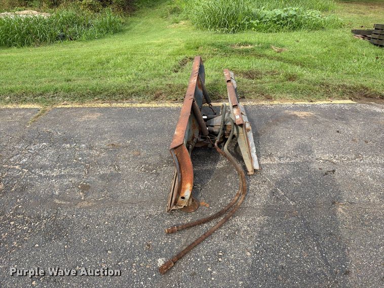 image for item EO8773 Case skid steer blade