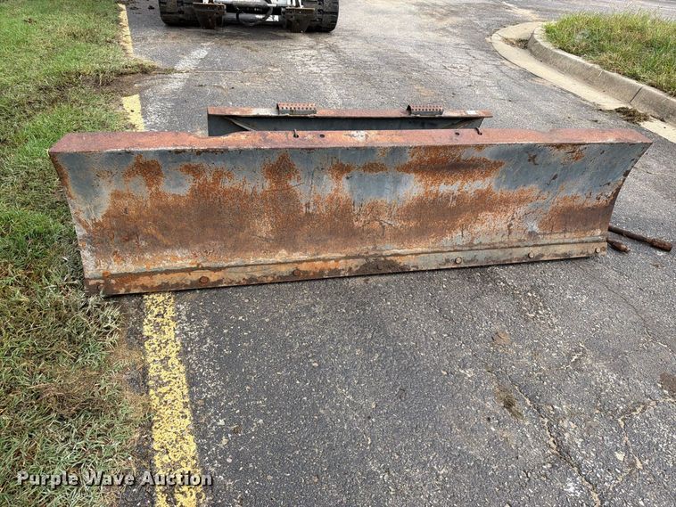 image for item EO8773 Case skid steer blade