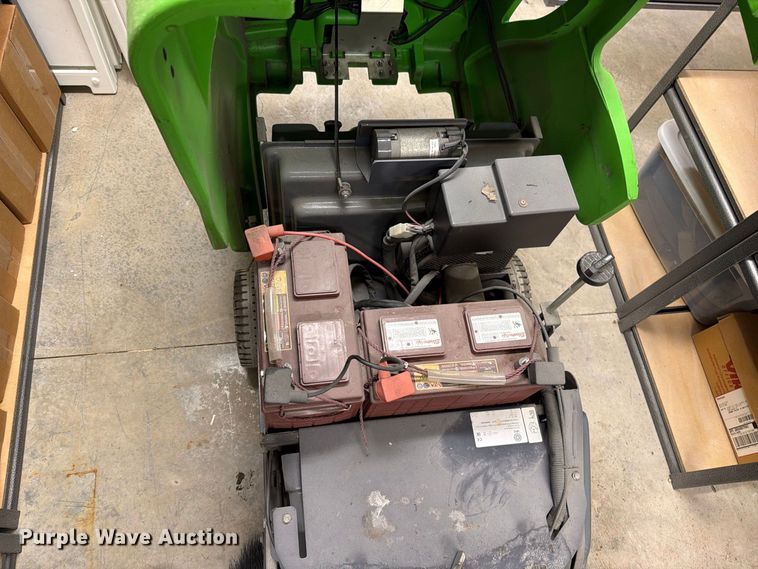 image for item EO8777 2017 IPC 512 Rider ET floor scrubber