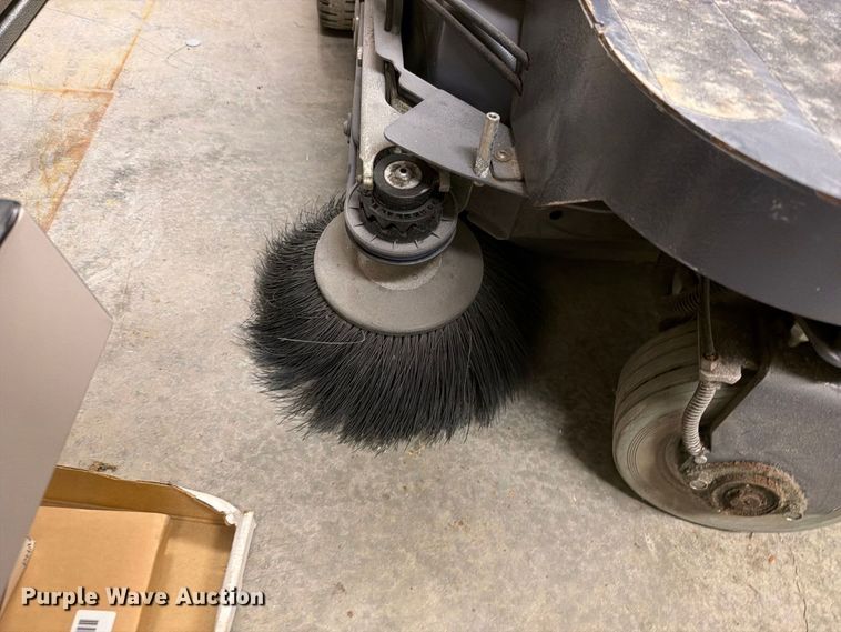 image for item EO8777 2017 IPC 512 Rider ET floor scrubber