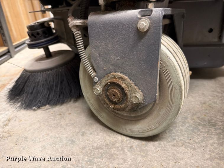 image for item EO8777 2017 IPC 512 Rider ET floor scrubber