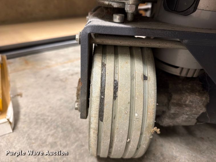 image for item EO8777 2017 IPC 512 Rider ET floor scrubber