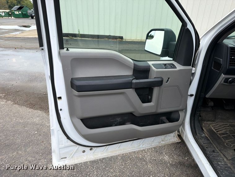 image for item EO8780 2016 Ford F150 XL pickup truck
