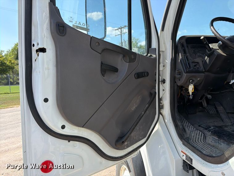 image for item EP7842 2012 Freightliner Business Class M2 dump truck