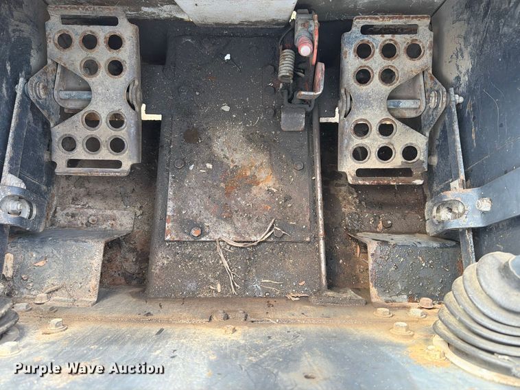 image for item EP7844 1998 Bobcat 863 skid steer loader