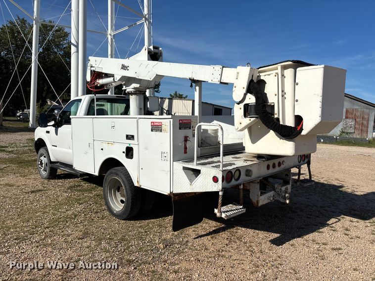 image for item ER3430 1999 Ford F550 XL Super Duty bucket truck