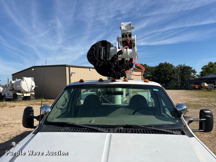 image for item ER3430 1999 Ford F550 XL Super Duty bucket truck