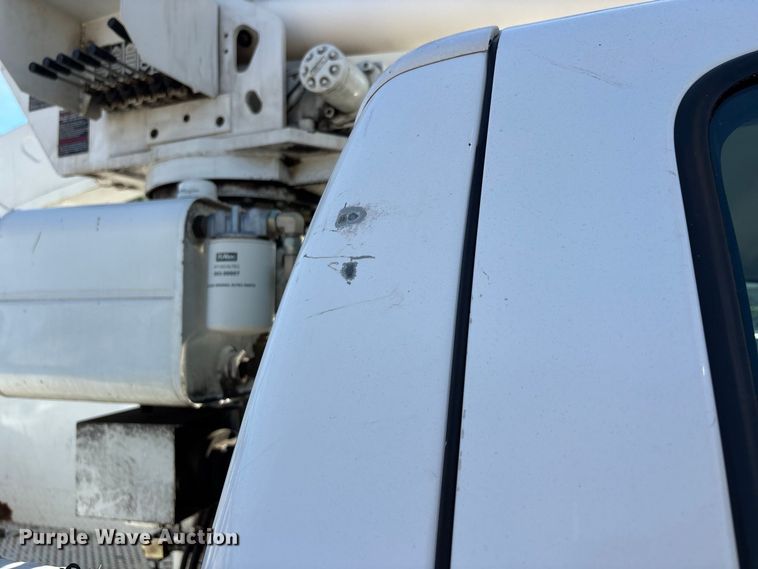 image for item ER3430 1999 Ford F550 XL Super Duty bucket truck