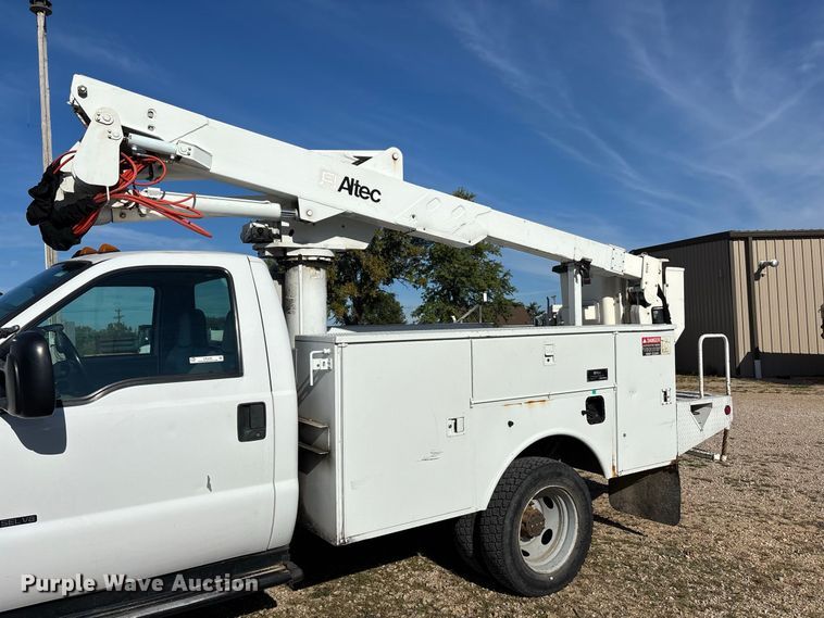 image for item ER3430 1999 Ford F550 XL Super Duty bucket truck