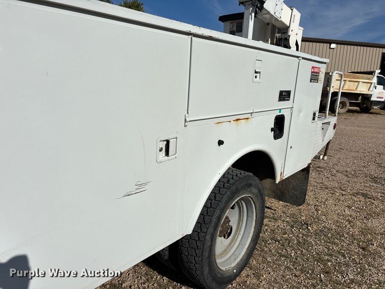 image for item ER3430 1999 Ford F550 XL Super Duty bucket truck