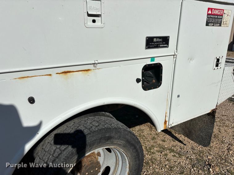 image for item ER3430 1999 Ford F550 XL Super Duty bucket truck