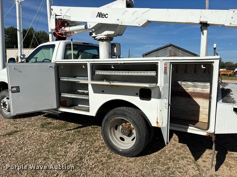 image for item ER3430 1999 Ford F550 XL Super Duty bucket truck