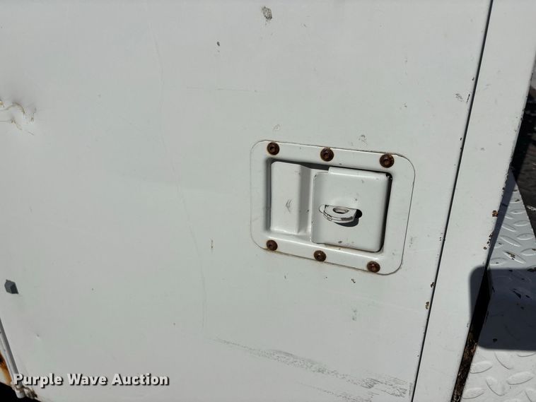 image for item ER3430 1999 Ford F550 XL Super Duty bucket truck