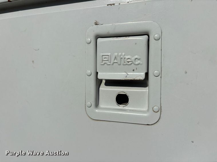 image for item ER3430 1999 Ford F550 XL Super Duty bucket truck