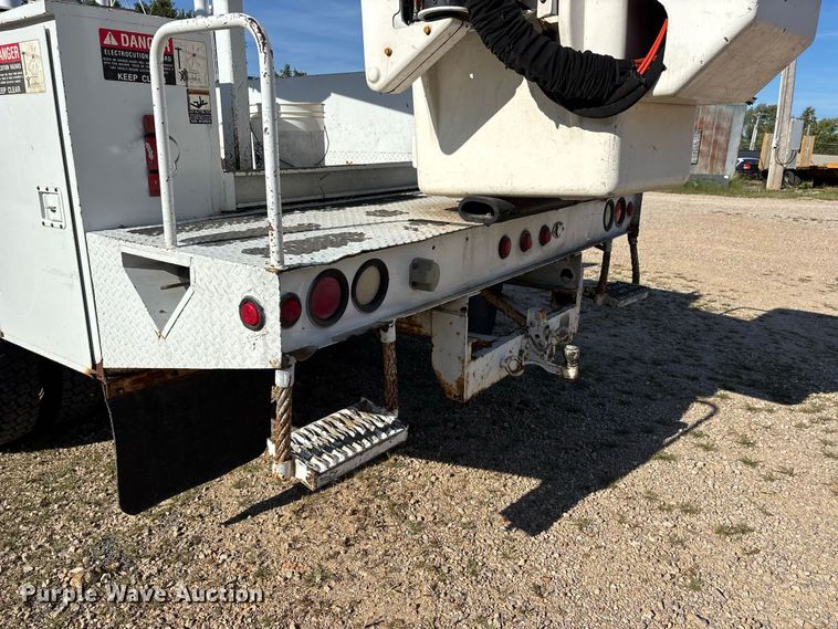 image for item ER3430 1999 Ford F550 XL Super Duty bucket truck