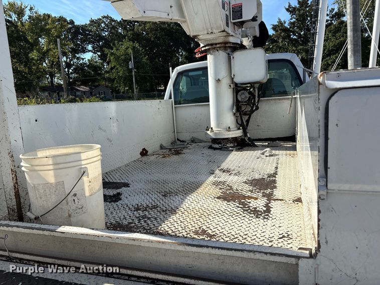 image for item ER3430 1999 Ford F550 XL Super Duty bucket truck