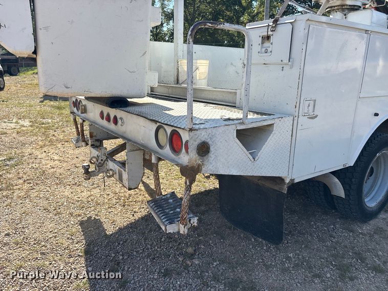 image for item ER3430 1999 Ford F550 XL Super Duty bucket truck