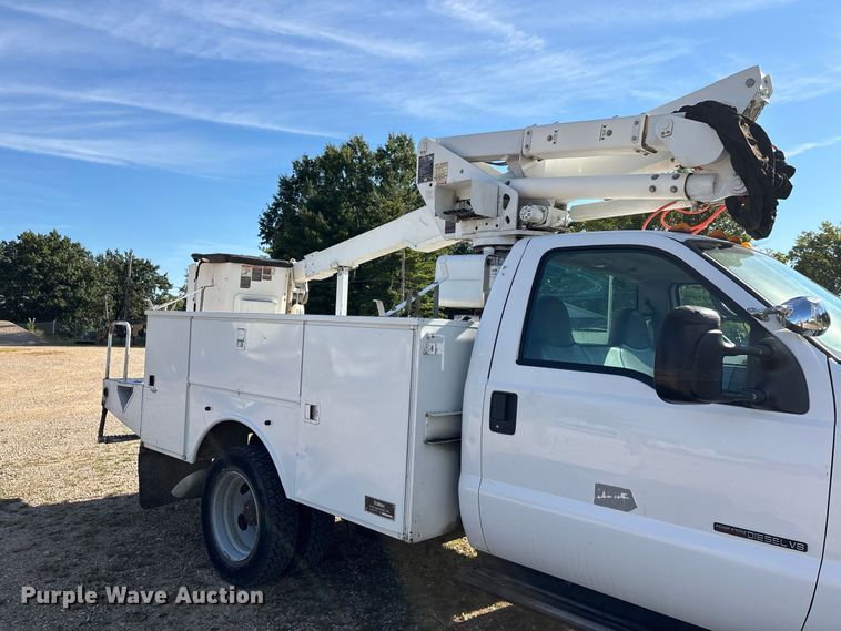 image for item ER3430 1999 Ford F550 XL Super Duty bucket truck