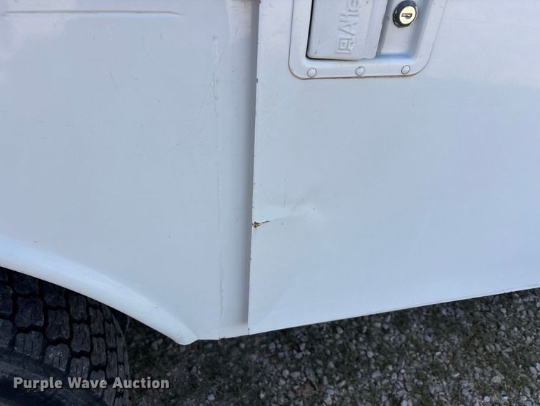 image for item ER3430 1999 Ford F550 XL Super Duty bucket truck