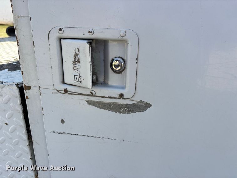 image for item ER3430 1999 Ford F550 XL Super Duty bucket truck