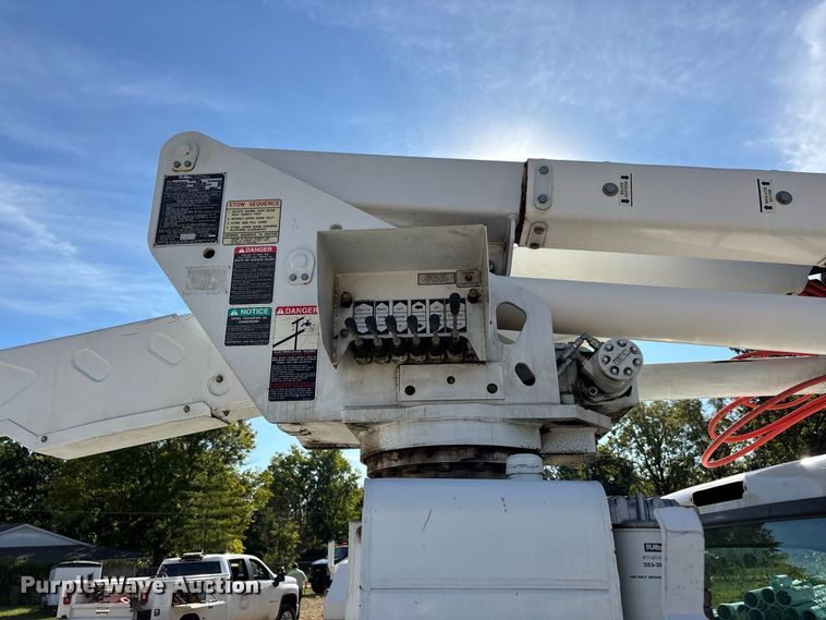 image for item ER3430 1999 Ford F550 XL Super Duty bucket truck