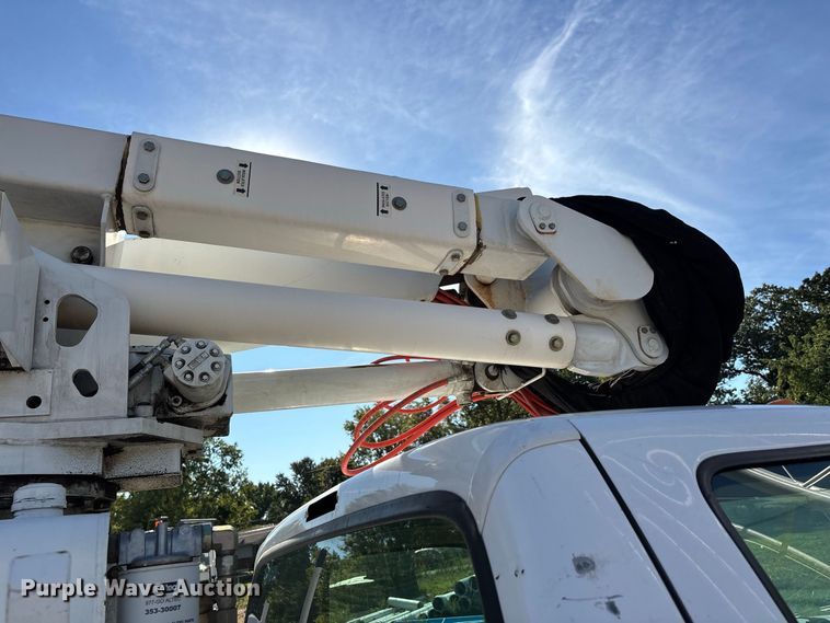 image for item ER3430 1999 Ford F550 XL Super Duty bucket truck
