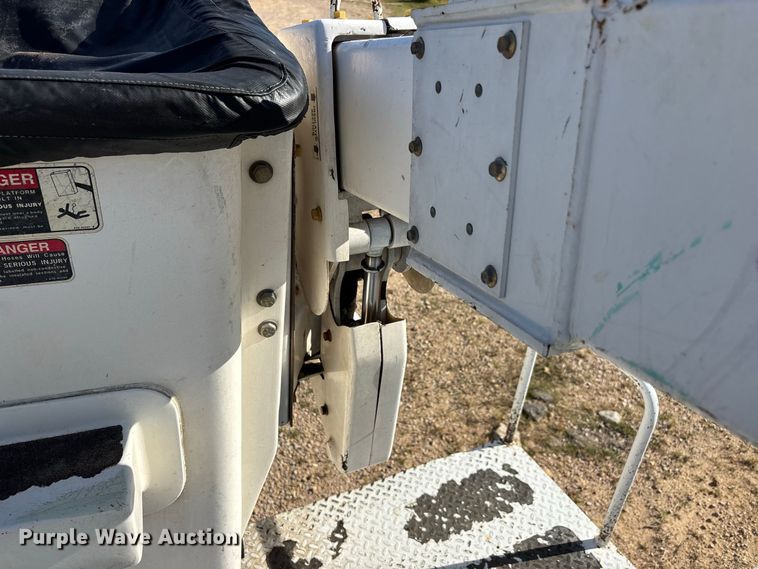 image for item ER3430 1999 Ford F550 XL Super Duty bucket truck