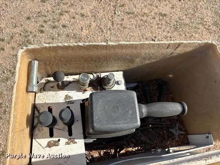 image for item ER3430 1999 Ford F550 XL Super Duty bucket truck