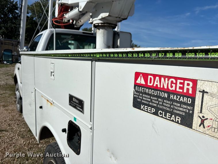 image for item ER3430 1999 Ford F550 XL Super Duty bucket truck