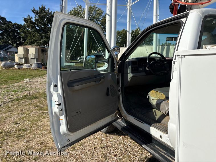 image for item ER3430 1999 Ford F550 XL Super Duty bucket truck