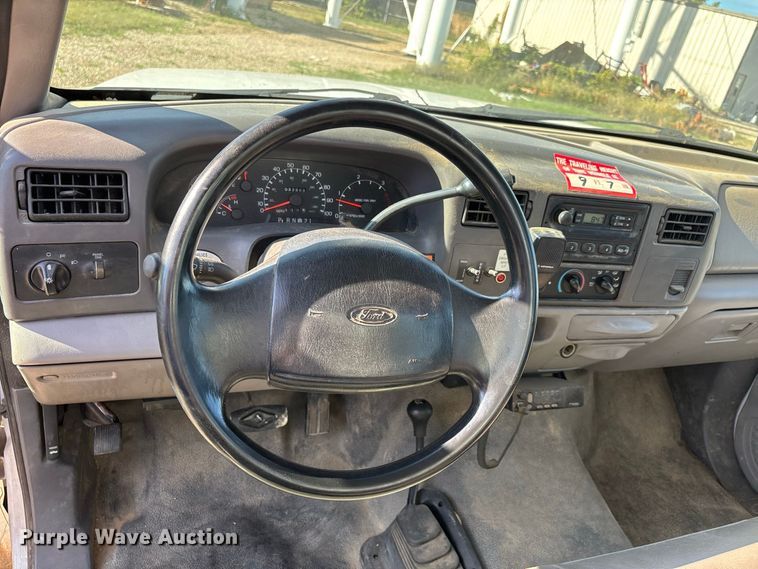 image for item ER3430 1999 Ford F550 XL Super Duty bucket truck