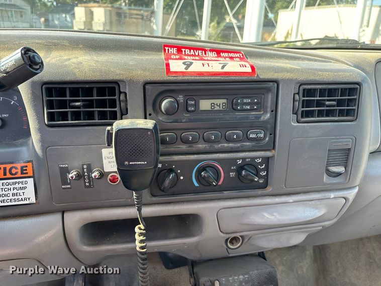 image for item ER3430 1999 Ford F550 XL Super Duty bucket truck