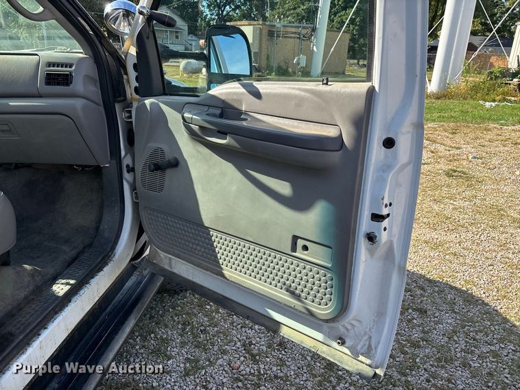 image for item ER3430 1999 Ford F550 XL Super Duty bucket truck