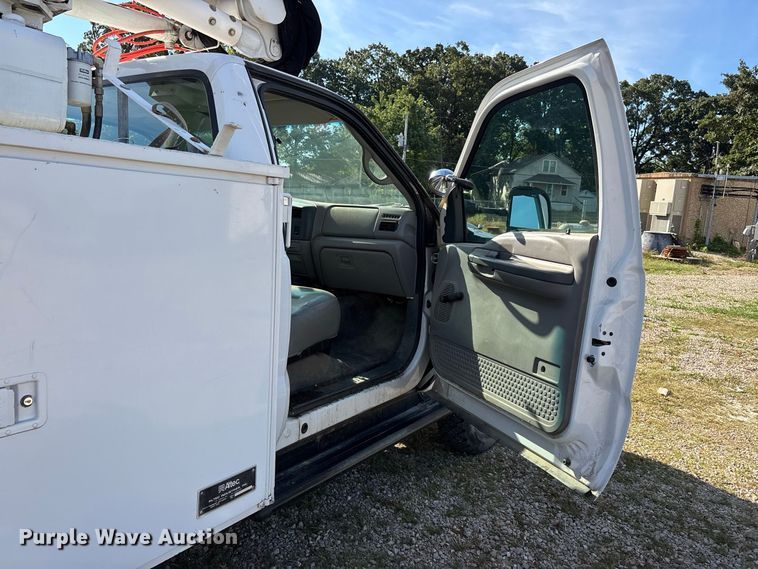 image for item ER3430 1999 Ford F550 XL Super Duty bucket truck