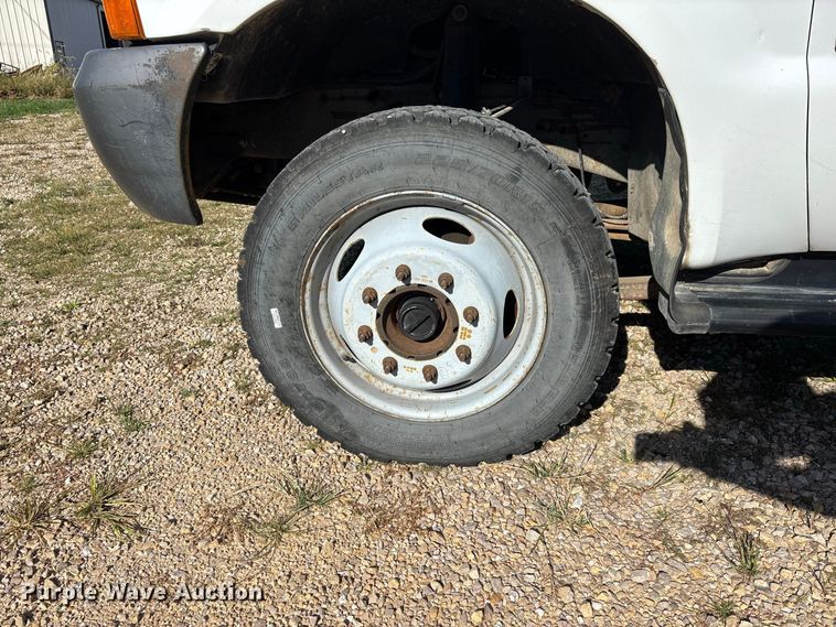 image for item ER3430 1999 Ford F550 XL Super Duty bucket truck