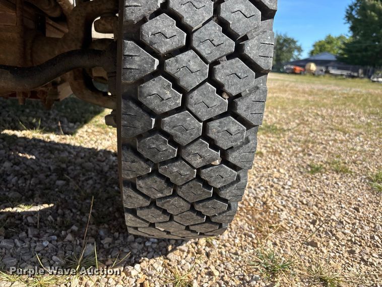 image for item ER3430 1999 Ford F550 XL Super Duty bucket truck
