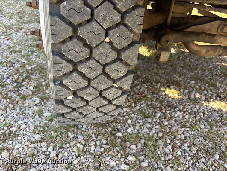 image for item ER3430 1999 Ford F550 XL Super Duty bucket truck