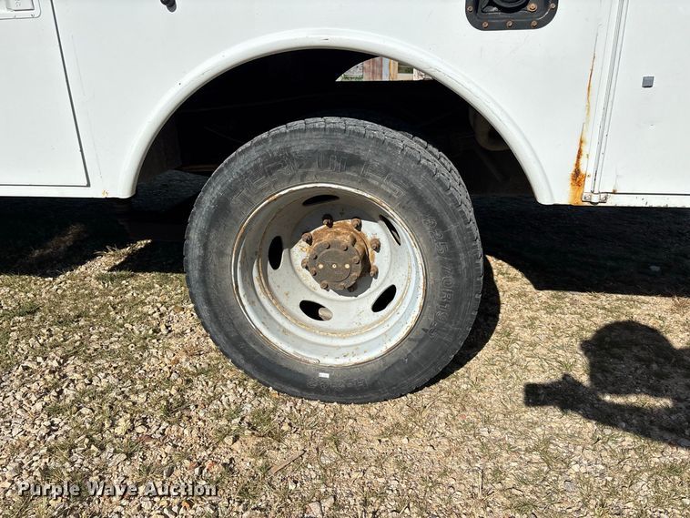 image for item ER3430 1999 Ford F550 XL Super Duty bucket truck