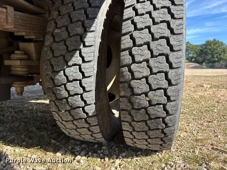 image for item ER3430 1999 Ford F550 XL Super Duty bucket truck