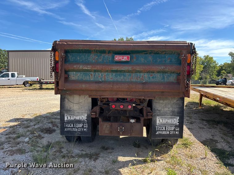 image for item ER3431 2000 GMC C7500 dump truck