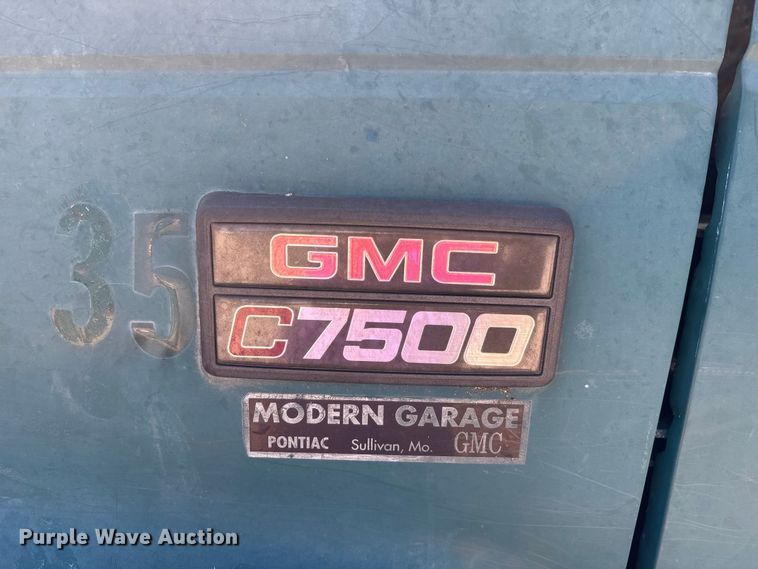 image for item ER3431 2000 GMC C7500 dump truck