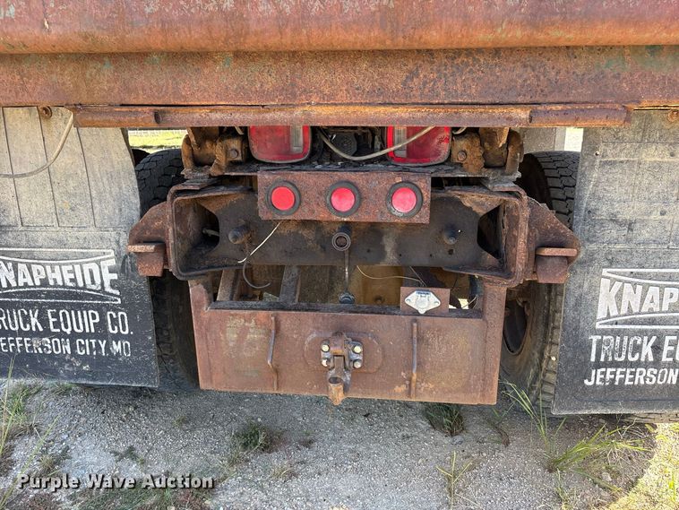 image for item ER3431 2000 GMC C7500 dump truck